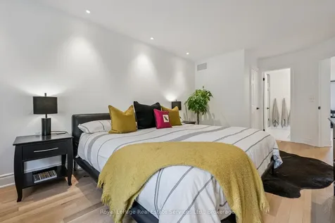 2250 Rockingham Drive Oakville ON L6H 6J3