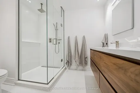 2250 Rockingham Drive Oakville ON L6H 6J3