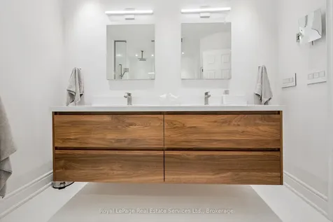 2250 Rockingham Drive Oakville ON L6H 6J3