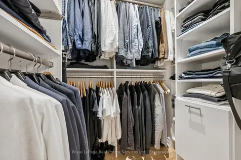 2250 Rockingham Drive Oakville ON L6H 6J3