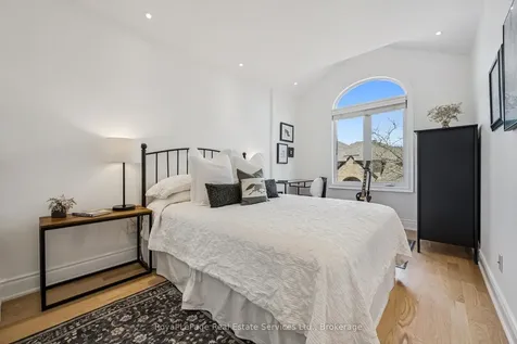 2250 Rockingham Drive Oakville ON L6H 6J3
