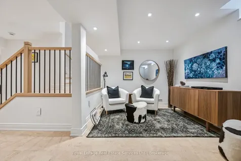 2250 Rockingham Drive Oakville ON L6H 6J3
