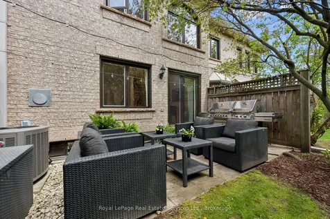 2250 Rockingham Drive Oakville ON L6H 6J3