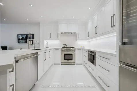 2250 Rockingham Drive Oakville ON L6H 6J3