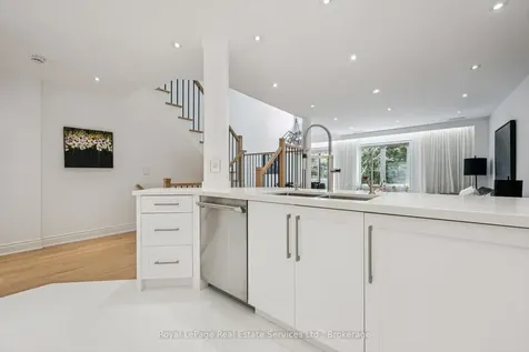 2250 Rockingham Drive Oakville ON L6H 6J3