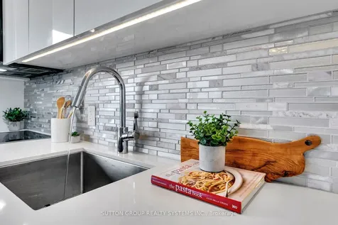 16 Brookers Lane Toronto ON M8V 0A5