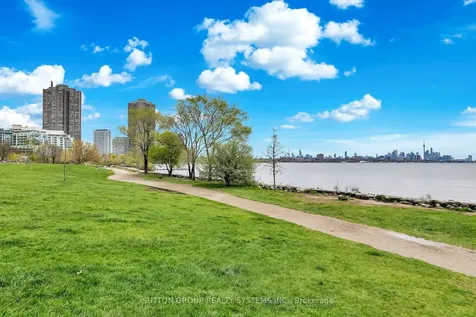 16 Brookers Lane Toronto ON M8V 0A5