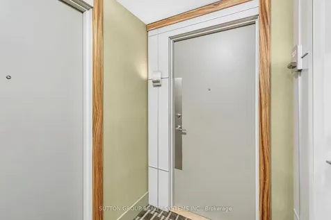 16 Brookers Lane Toronto ON M8V 0A5