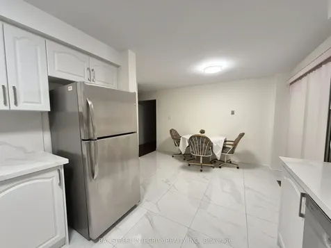5132 Guildwood Way Mississauga ON L5R 2S7