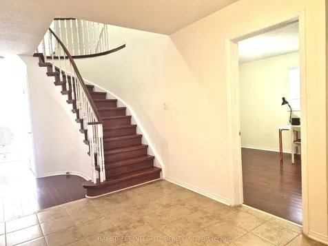 5132 Guildwood Way Mississauga ON L5R 2S7