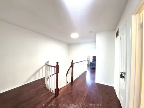 5132 Guildwood Way Mississauga ON L5R 2S7