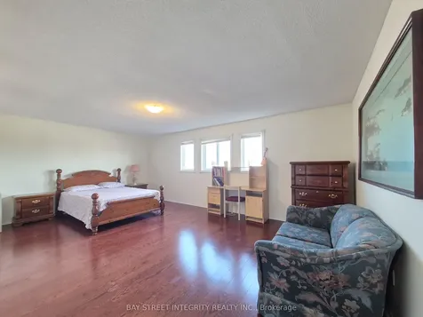 5132 Guildwood Way Mississauga ON L5R 2S7