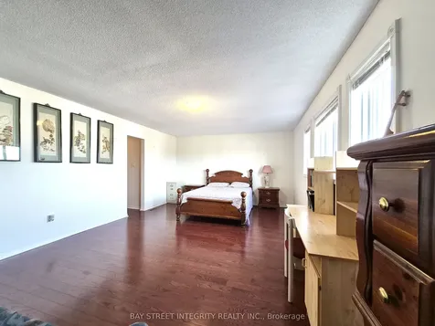 5132 Guildwood Way Mississauga ON L5R 2S7
