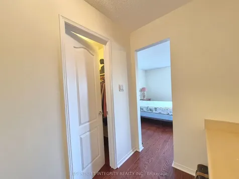 5132 Guildwood Way Mississauga ON L5R 2S7
