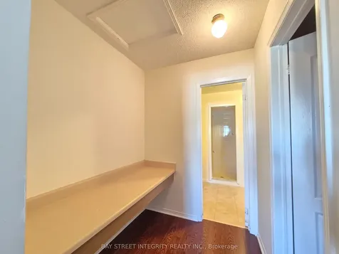 5132 Guildwood Way Mississauga ON L5R 2S7