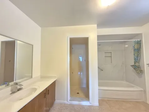 5132 Guildwood Way Mississauga ON L5R 2S7