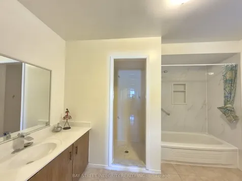 5132 Guildwood Way Mississauga ON L5R 2S7