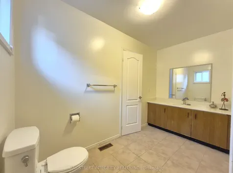 5132 Guildwood Way Mississauga ON L5R 2S7