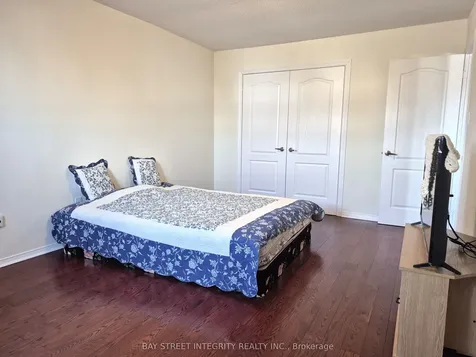 5132 Guildwood Way Mississauga ON L5R 2S7