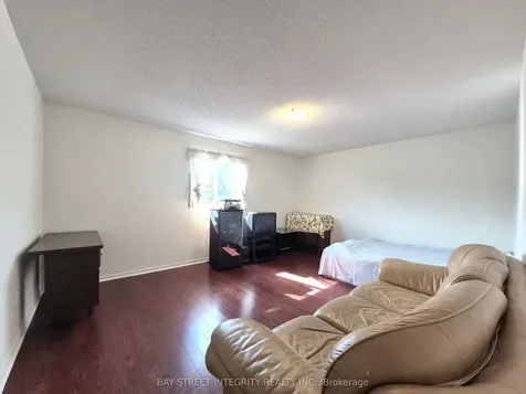 5132 Guildwood Way Mississauga ON L5R 2S7