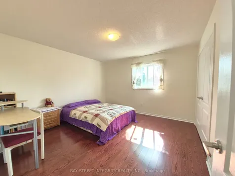 5132 Guildwood Way Mississauga ON L5R 2S7