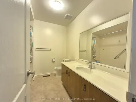 5132 Guildwood Way Mississauga ON L5R 2S7