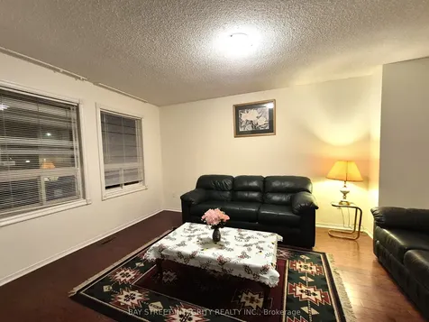 5132 Guildwood Way Mississauga ON L5R 2S7
