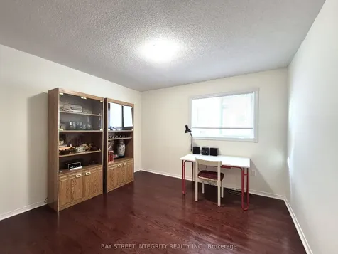 5132 Guildwood Way Mississauga ON L5R 2S7