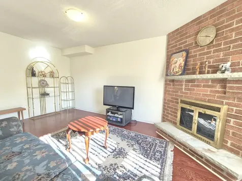 5132 Guildwood Way Mississauga ON L5R 2S7