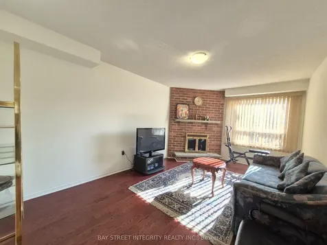 5132 Guildwood Way Mississauga ON L5R 2S7