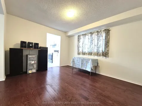 5132 Guildwood Way Mississauga ON L5R 2S7