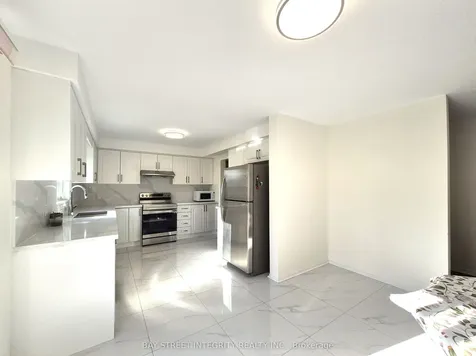 5132 Guildwood Way Mississauga ON L5R 2S7