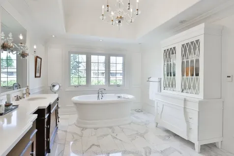1497 Lakeshore Road W Oakville ON L6L 1G5
