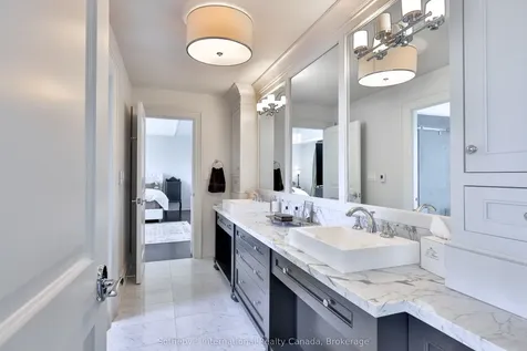 1497 Lakeshore Road W Oakville ON L6L 1G5