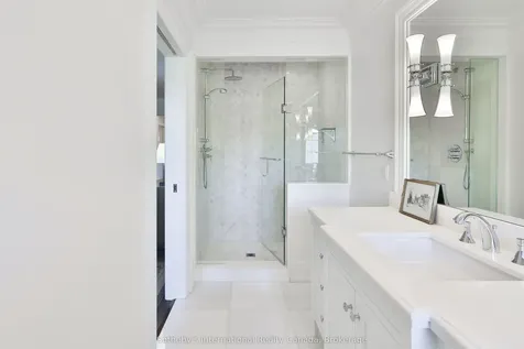 1497 Lakeshore Road W Oakville ON L6L 1G5