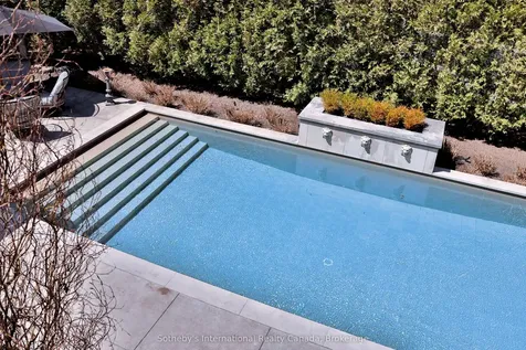 1497 Lakeshore Road W Oakville ON L6L 1G5