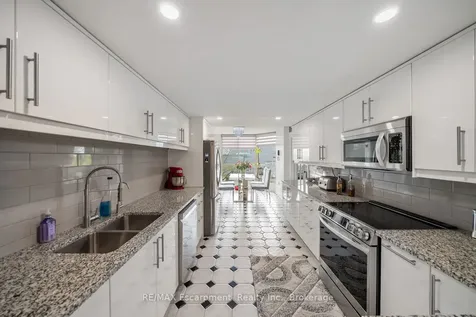 1237 North Shore Boulevard E Burlington ON L7S 2H8