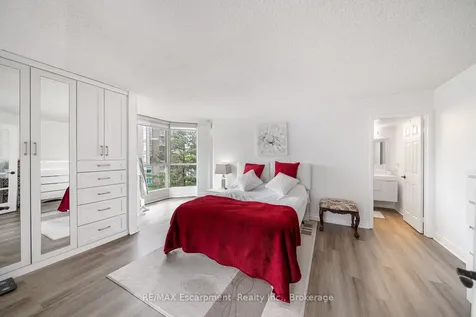 1237 North Shore Boulevard E Burlington ON L7S 2H8