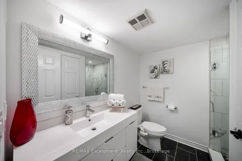 1237 North Shore Boulevard E Burlington ON L7S 2H8