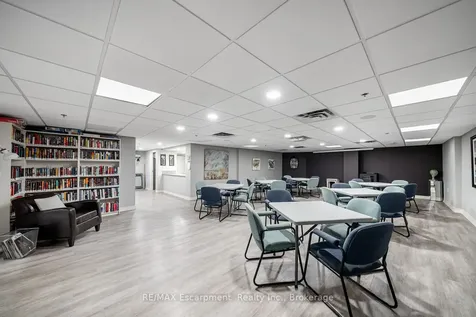 1237 North Shore Boulevard E Burlington ON L7S 2H8