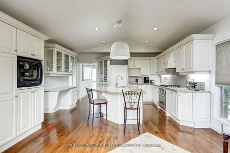 32 Edenbrook Hill Toronto ON M9A 3Z6