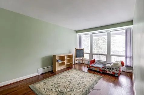 32 Edenbrook Hill Toronto ON M9A 3Z6