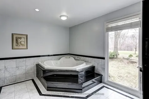 32 Edenbrook Hill Toronto ON M9A 3Z6