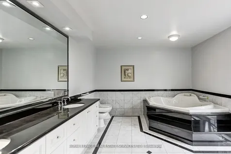 32 Edenbrook Hill Toronto ON M9A 3Z6