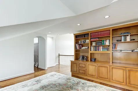 32 Edenbrook Hill Toronto ON M9A 3Z6