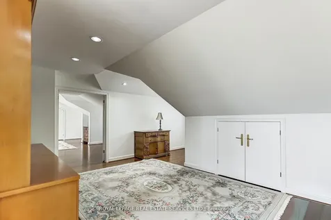 32 Edenbrook Hill Toronto ON M9A 3Z6