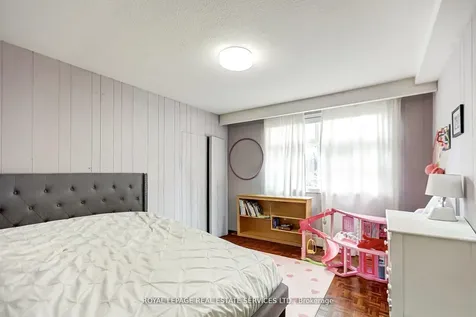 32 Edenbrook Hill Toronto ON M9A 3Z6