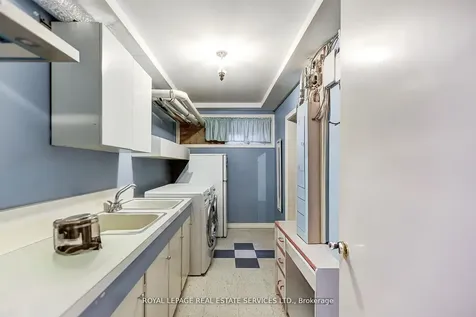 32 Edenbrook Hill Toronto ON M9A 3Z6
