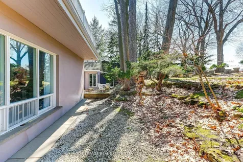 32 Edenbrook Hill Toronto ON M9A 3Z6