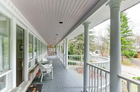 32 Edenbrook Hill Toronto ON M9A 3Z6